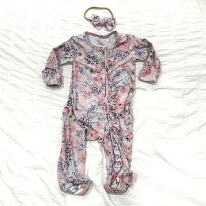 Caden Lane Hydrangea bamboo ruffle zipper footie & bow